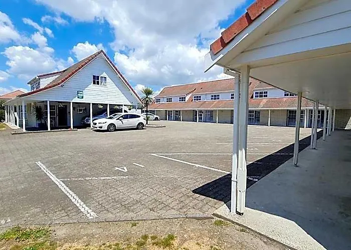 Hotel Midway Rotorua- Thermal Mineral Pool Rotorua
