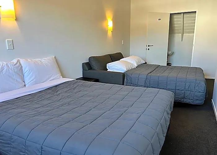 Hotel Midway Rotorua- Thermal Mineral Pool Rotorua